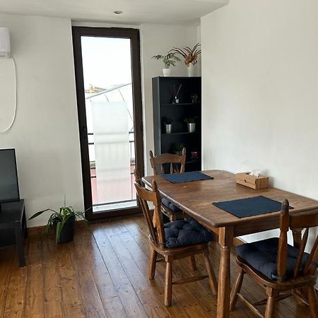 Lovely Apartment In Villa In Boekarest Buitenkant foto